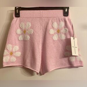Moon & Madison pink/White Daisy Fuzzy Shorts Womens Sz M